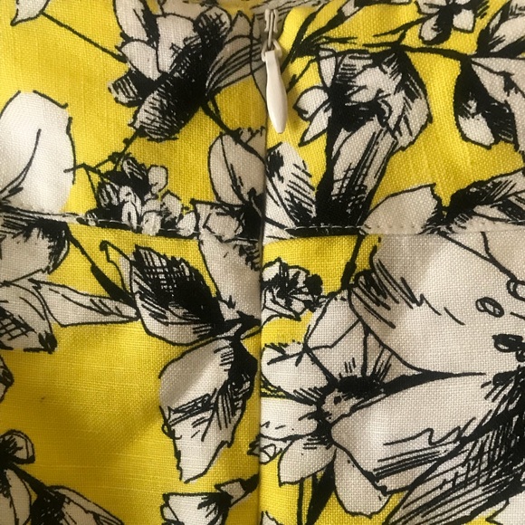 Forever 21 Floral Pencil Skirt - Picture 2 of 4